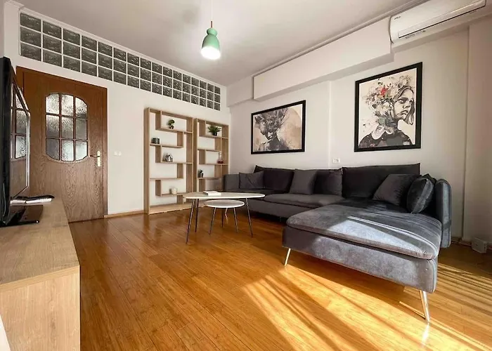 Downtown Flat Near Center With 24H Self Check-In